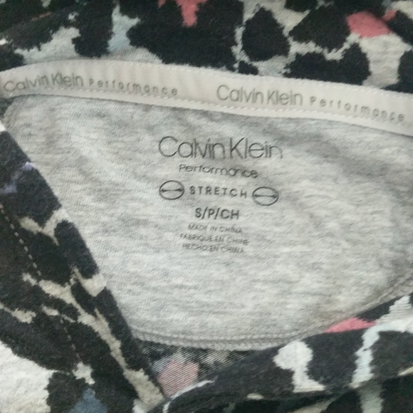 Size small Calvin Klein performance pullover hoodie multicolor animal print - Picture 2 of 5